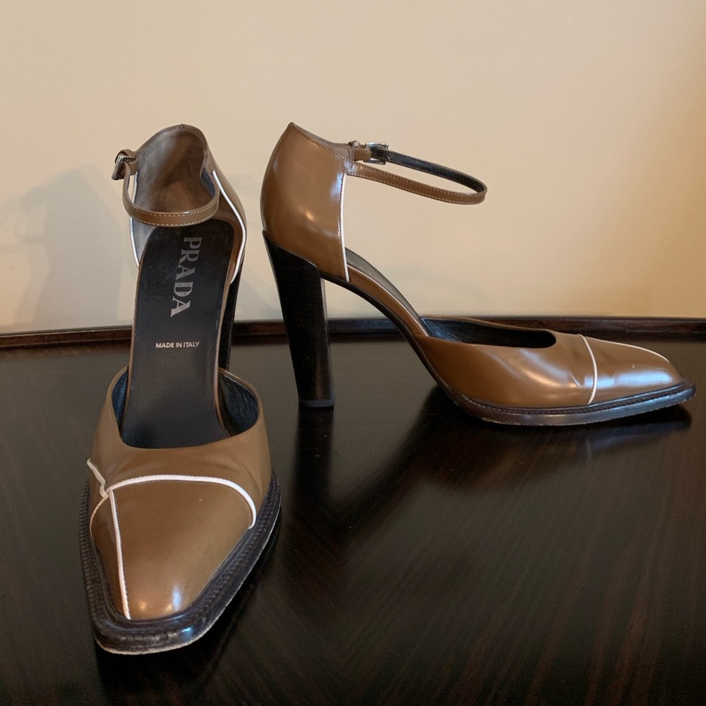Prada tan Mary Janes. 38.5 (8.5), 110mm